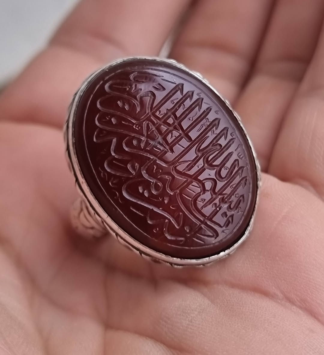 عقيق يماني كرز الكرز مخطوط خط يدوي  خط ثلث متداخل 
                      🔥حرز السيد علي القاضي 🔥
بصياغه يدويه ثقيله للبيع مكاني بغداد يوجد توصيل إلى جميع المحافظات للبيع فقط فقط أحبتي الغوالي ما اراوس بس ابيع 
***********
