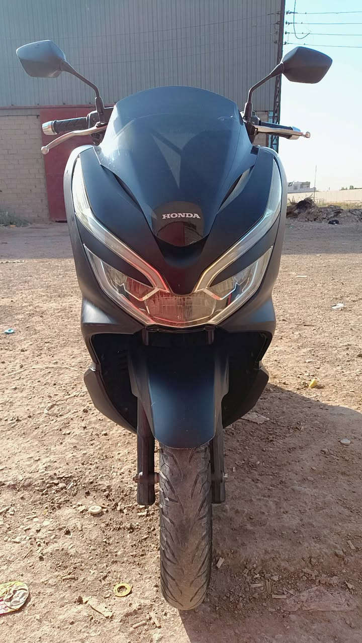 Pcx   جيل الثالث كوري ماشية 80km نضافه 80% سعرها  2 مليون
*********** واتساب ماسنجر فقط
