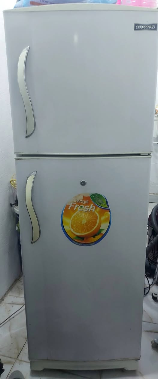 ثلاجه جديده
السعر 275الف بيهه مجال 
حجم الكبير 
للاستفسار ***********
