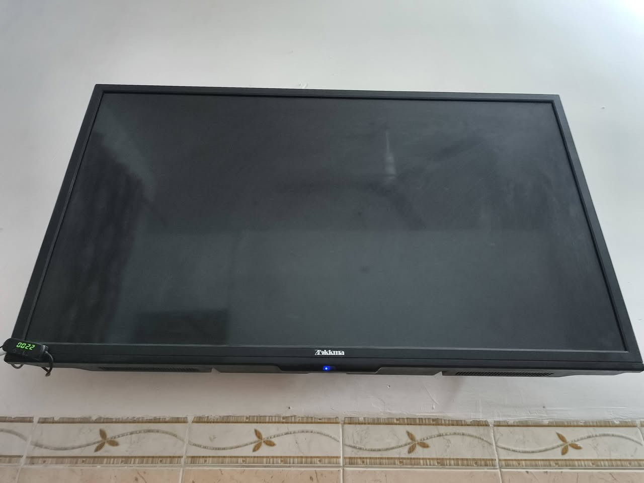 السلام عليكم عندي شاشه حجم 43 بدون نت وياها ستلايت ابو النت داخل النهروان سعر غفل 125 ألف 
***********
