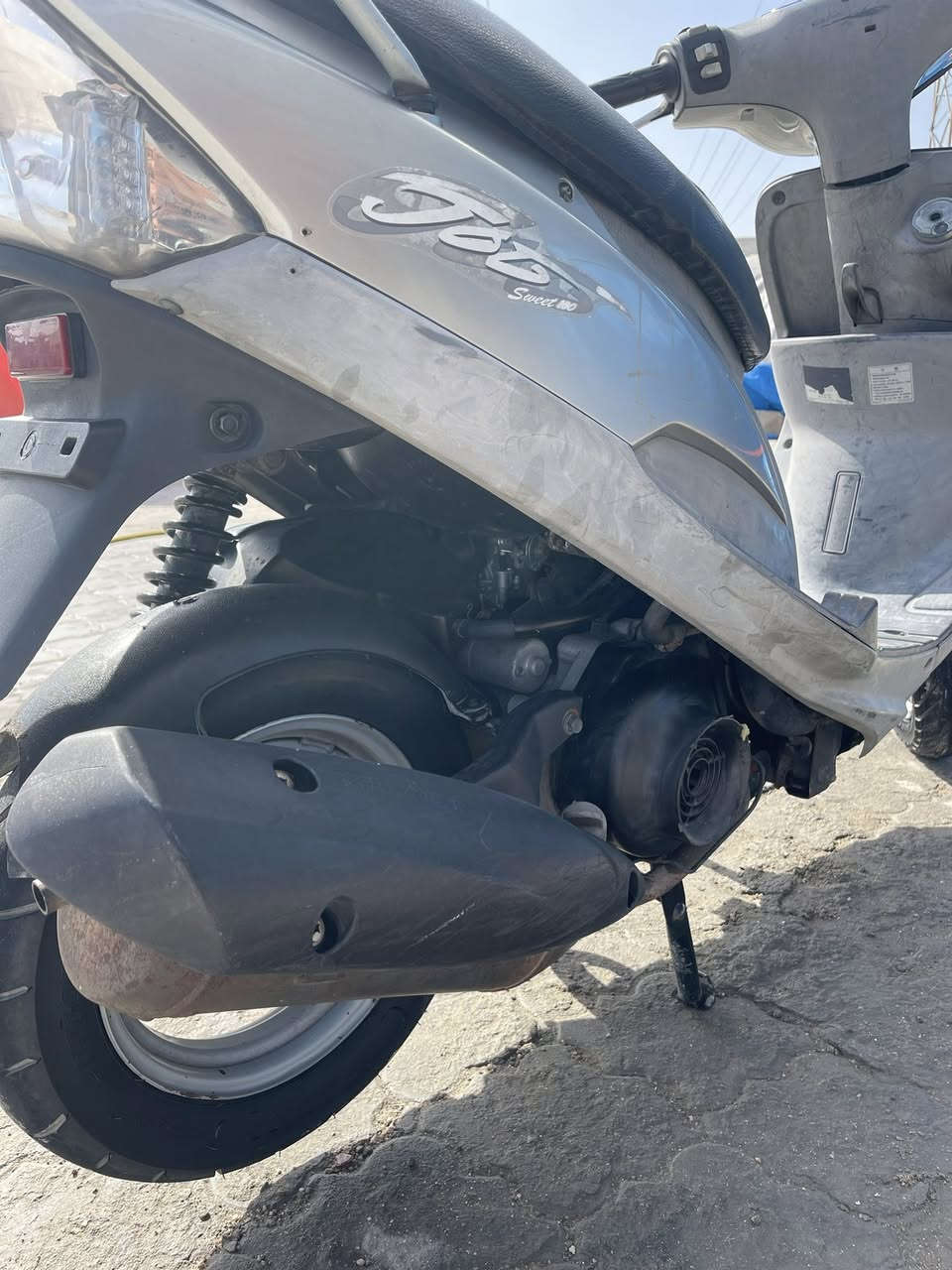 السلام عليكم دراجه ماكس قجمه دراجه صارلها سبوع من نازله من الرمبه دراجه ماشالله كلها بلاد شلعه معدل وكلشي شغال سلف هندر كهربائيات عينه لايت مصطاب ودراجه كلها ختم واحد ويا لمكينه دراجه نضيفه مال جناي مكان البصره  ***********
