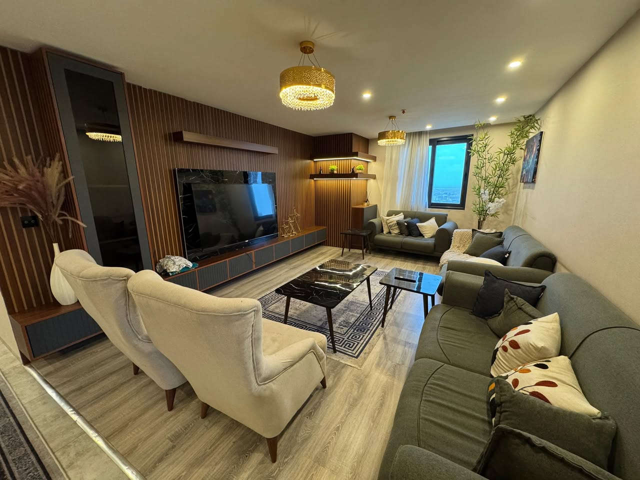 شقة للإيجار
ثلاث غرف و صالة VIP
مساحة الشقة 173 متر
في اربيل المربع الذهبي مجمع ( لايف تاورز )
عقارات الرفاهية 
***********
