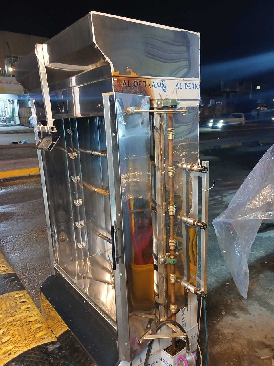 شواية دجاج استخدام اقل الشهر مشوي بيها ٣٠ دجاجة فقط جديدة كاملة هية والجامات والصياخ و 15 فخة وياها السعر ٤٥٠ 
مكاني جميلة شارع العقيلة 
***********
