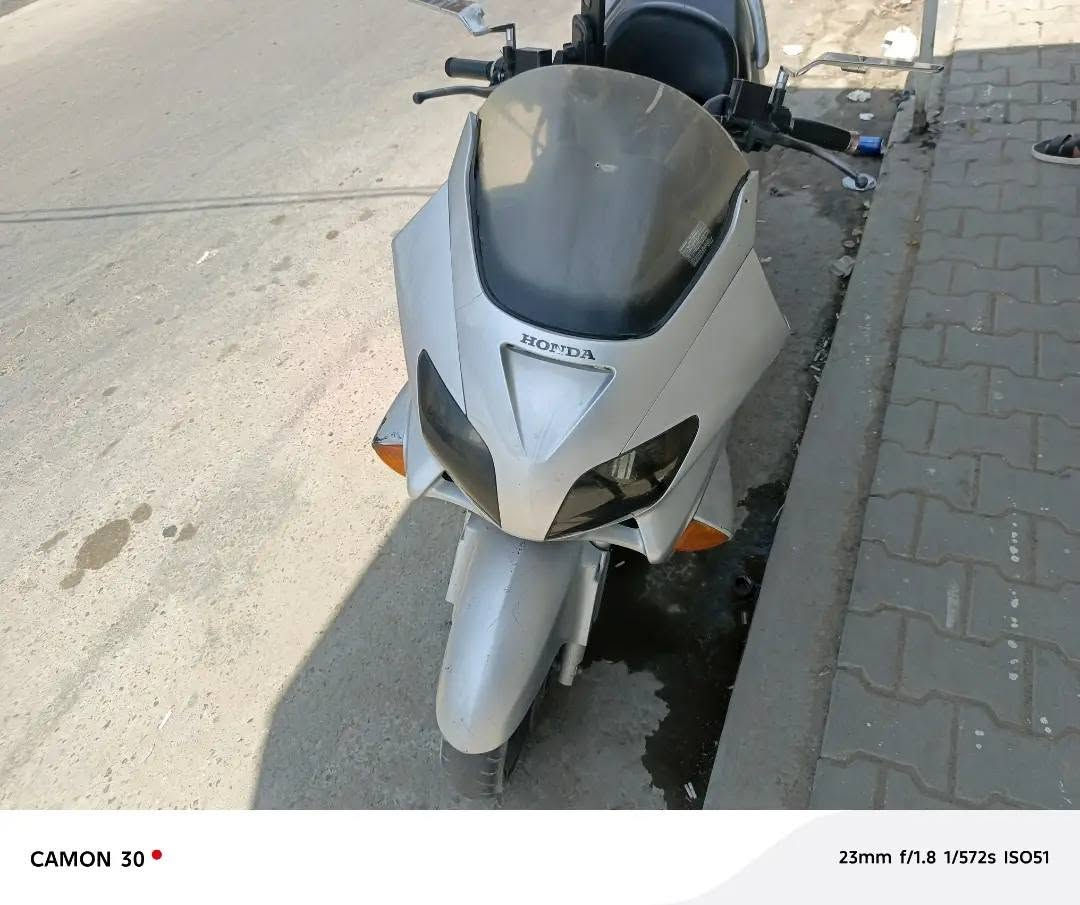 فورزه هونده صفر 6مكفوله من لتاير لتاير اي نقص او عطل مابيها مكينه ناعمه دراجه خير من الله للبيع سعرها 600 وبيها مجال موجوده بغداد الشعله ***********
***********
