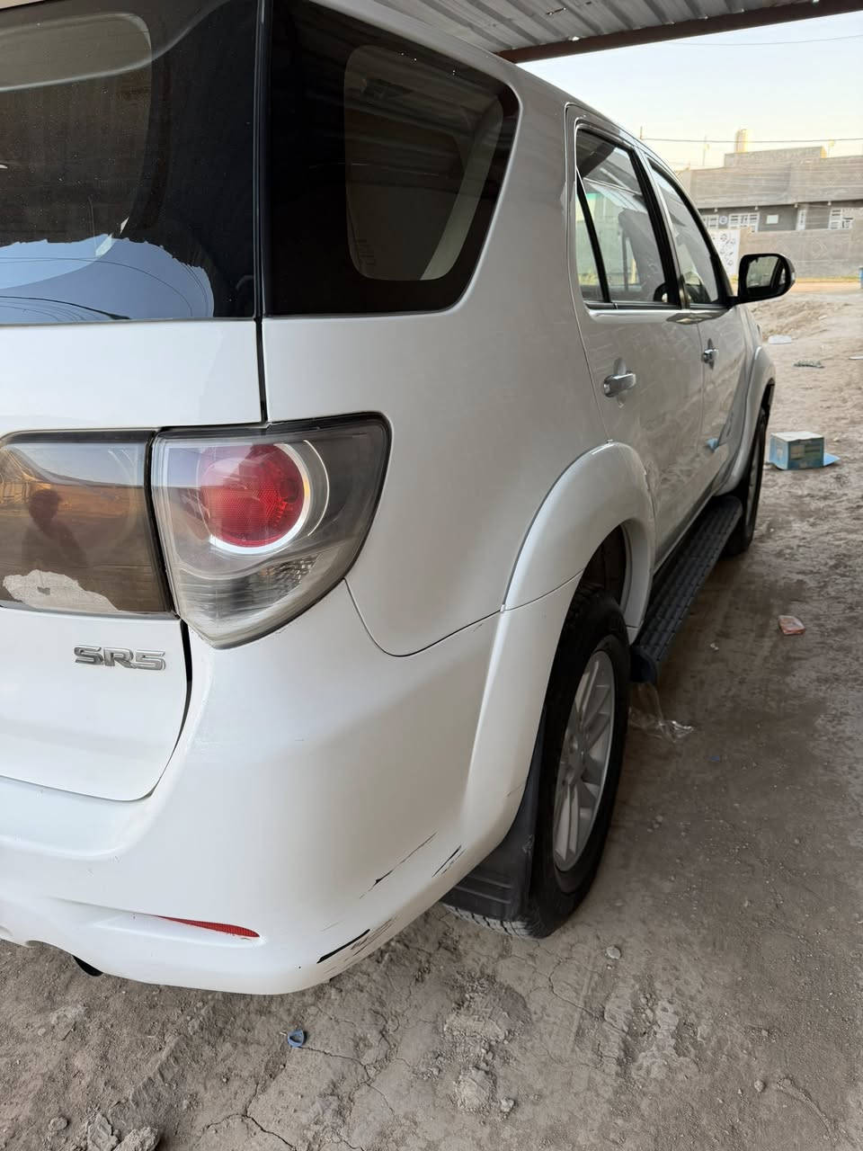 السلام عليكم عندي تيوتا فورجنال 2013  مكفوله كفاله عامه ماعدى الدعاميه تبديل و صبغ و الخلفيه نصه صبغ اثر شخوط  فقط السونار و فيديو لدواخل موجود ولباقي كفاله السياره محرك وكير مكفولات حجم المحرك 2700 كشنات جلد 7راكب 3قطع تبريد كير اوتوماتيك جام كهرباء شغال كامره خلفيه  شاشه مري شفط منظومة زنون  وحساس وبعد بيها هواي مواصفات مذاكرهن السياره حداديه وباتري وتخم وكهربايات كلها كفاله السياره ممتعوبه مال بيت السياره رقم بغداد الدولي وبأسمي شرط التحويل السعر ب ١٨٠  اتصل  وتدلل للاستفسارا على هذا الرقم ***********ملاحظة مكان السياره
