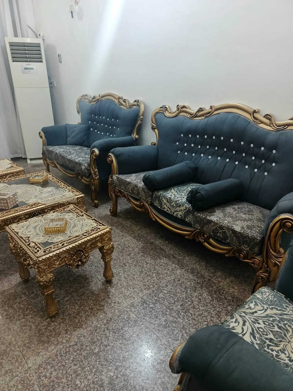 تخم ملكي للبيع 10 مقاعد مع الطبلات  كامل السعر 675 بي مجال مكانه بغداد الزعفرانية للتواصل *********** واتساب
