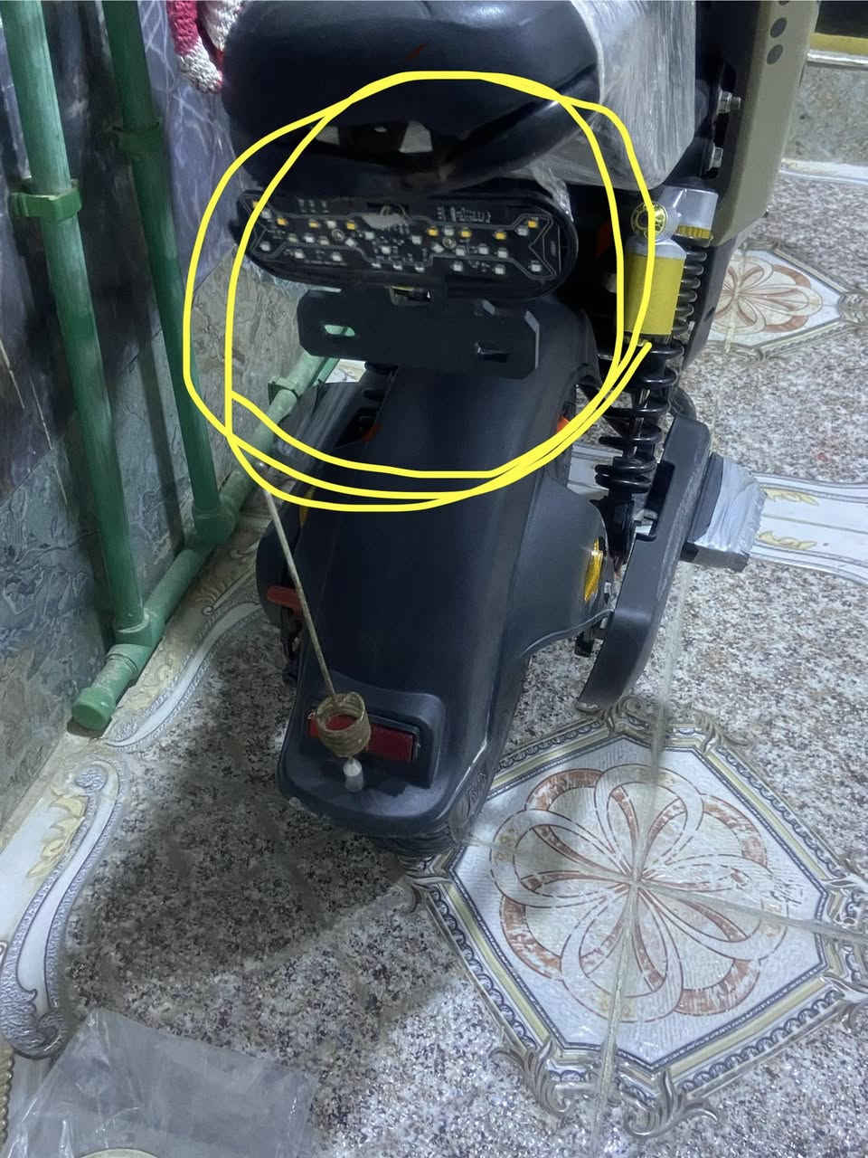 الدراجه R9 مستعمله شهرين
فقط النقص البيها 
1 سرج وكشن 
2 جاملق الكدام 
3 بك لايت 
والدراجه حيل نظيفه وجديده وكلشي شغال بيها كلشي مابيها 
عدد البطاريات 6 
تحتوي على 32 امبير 
وسرعه الحقيقيه 55 وسرعه الوهميه 109
والدراجه السعر قفل 550 وبيها مجال للطيبين


**إذا كنت صاحب هذا الإعلان وتريد حذفه لأي سبب، رجاءا أرسل رسالة إلى الدعم الفني**