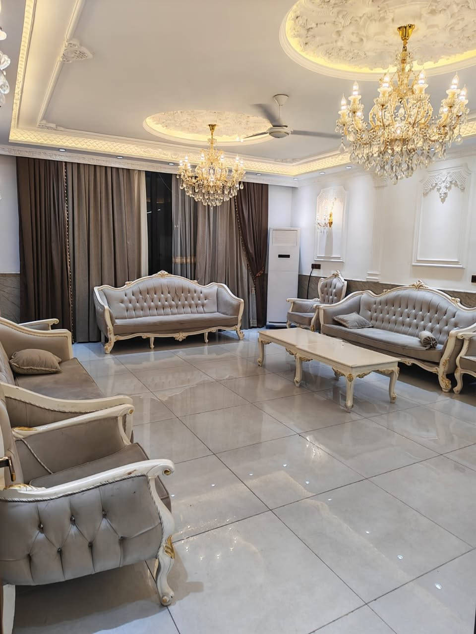 �✨ فرصة مميّزة لعشّاق الهدوء والطبيعة ✨🌿

تتوفر الآن مزارع للإيجار
📍 أجواء راقية
🌳 مساحات خضراء
🎉 مناسبة للراحة، المناسبات، والجلسات العائلية

لا تفوّت الفرصة 🌸
📞 للاستفسار والحجز:
***********

✨ راحتك تبدأ من هنا ✨
