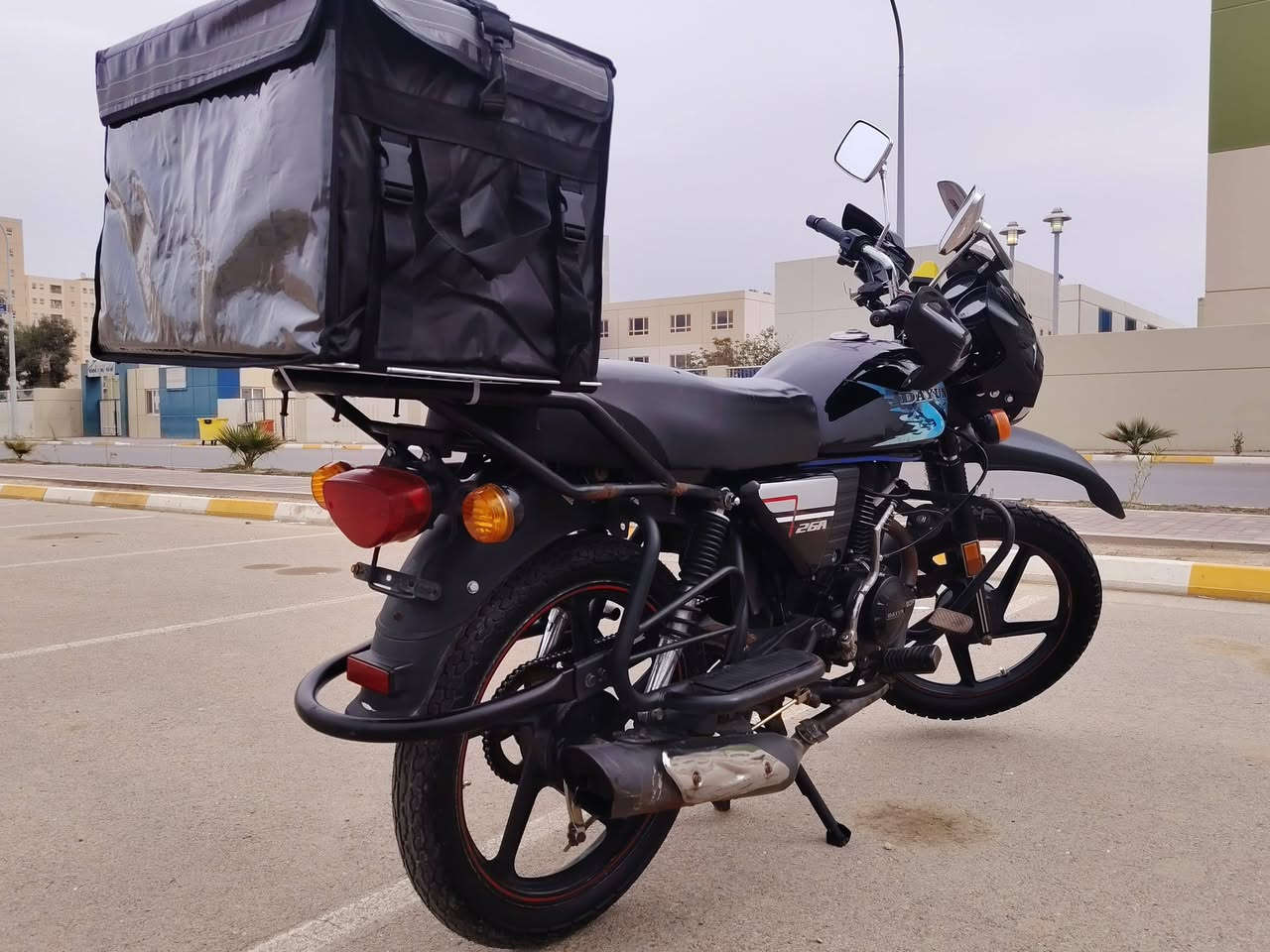 البيع دراجه داي وان مديل 2022
لايت زنون منضومه كامله 
تايرات جدد امامي وخلفي 
بنزات امامي خلفي جدد 
محرك 150cc
دراجه مابيهة اي نقص 
دراجه مكفوله كفاله عامه 
مكان بغداد (***********) /مامتواجد عله فيس /
