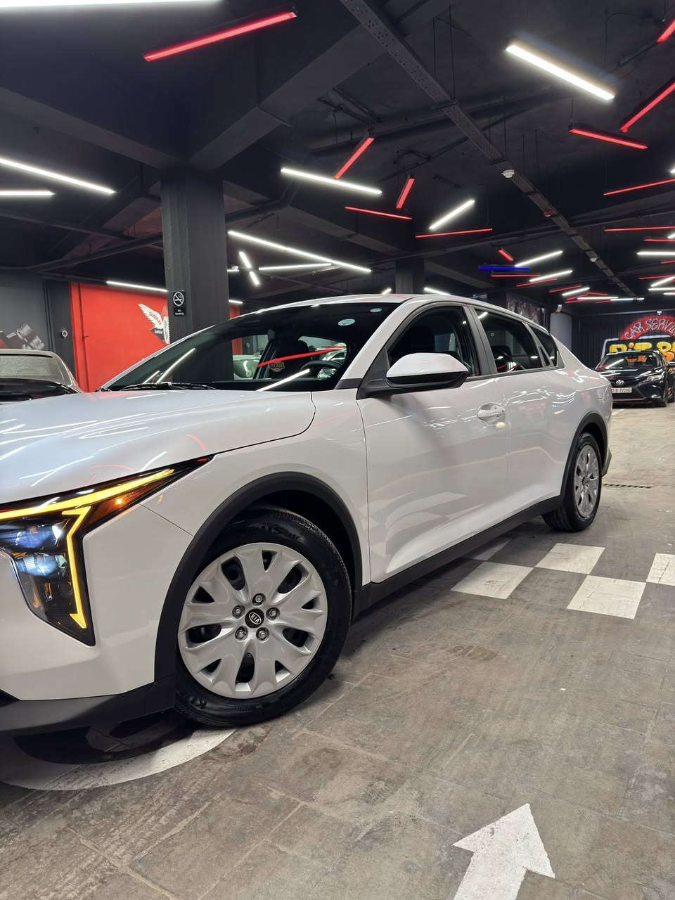 السلام عليكم 
للبيع KIA K4 وارد كندي 
الموديل 2025 
فئة LX 
المواصفات
بصمه و تشغلين عن بعدد
رادار و تحديد مسار و سياقة ذاتية 
مقاعد امامية تدفئه 
اوتو هولد و هند بربيك بصمه 
السيارة زيرو مماشية الف فقط 
ترقيم جديد قبل يومين
رقم سليمانية باسمي 
تريد وكاله تريد تحويل 
جاملغ خلفي صبغ فقط 
بدون ايرباك 
مكان السيارة بغداد 
للاستفسار و تفاصيل اكثر الاتصال او واتساب 
***********
