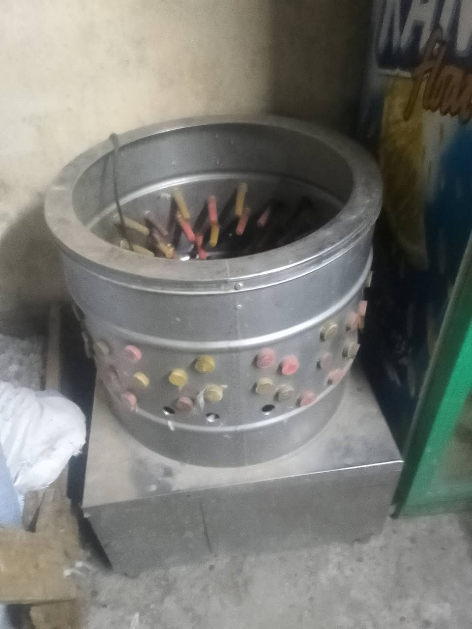 للبيع شوايه وعارضه وهلاسه  وحوض شوايات  *********** بغداد مدينه الصدر
