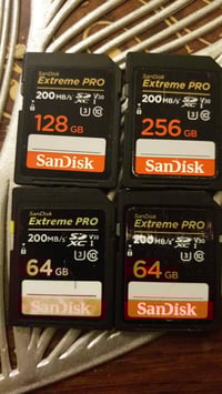 غراض تصوير للبيع وكلها اخت الجديدة مع كل حاجة كارتونه مالتها رونن RS3 ...