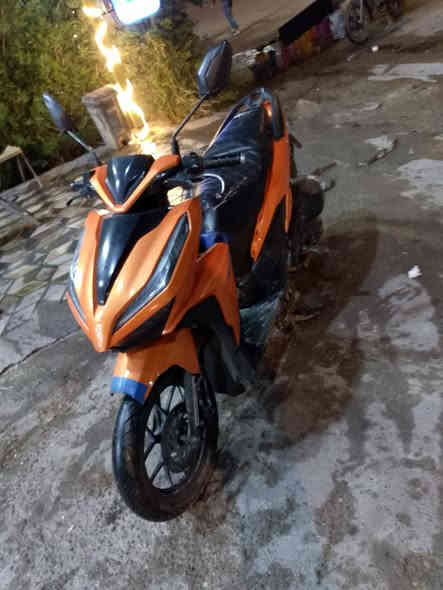 السلام عليكم للبيع دراجه نضيفه نكره هندر بكل وكت سرعتها ١٦٠ وين متريد روح بيها روح دراجه حيل قويه السعر ٣٠٠ وبيها مجال رقم الهاتف *********** المكان بغداد الشعب
