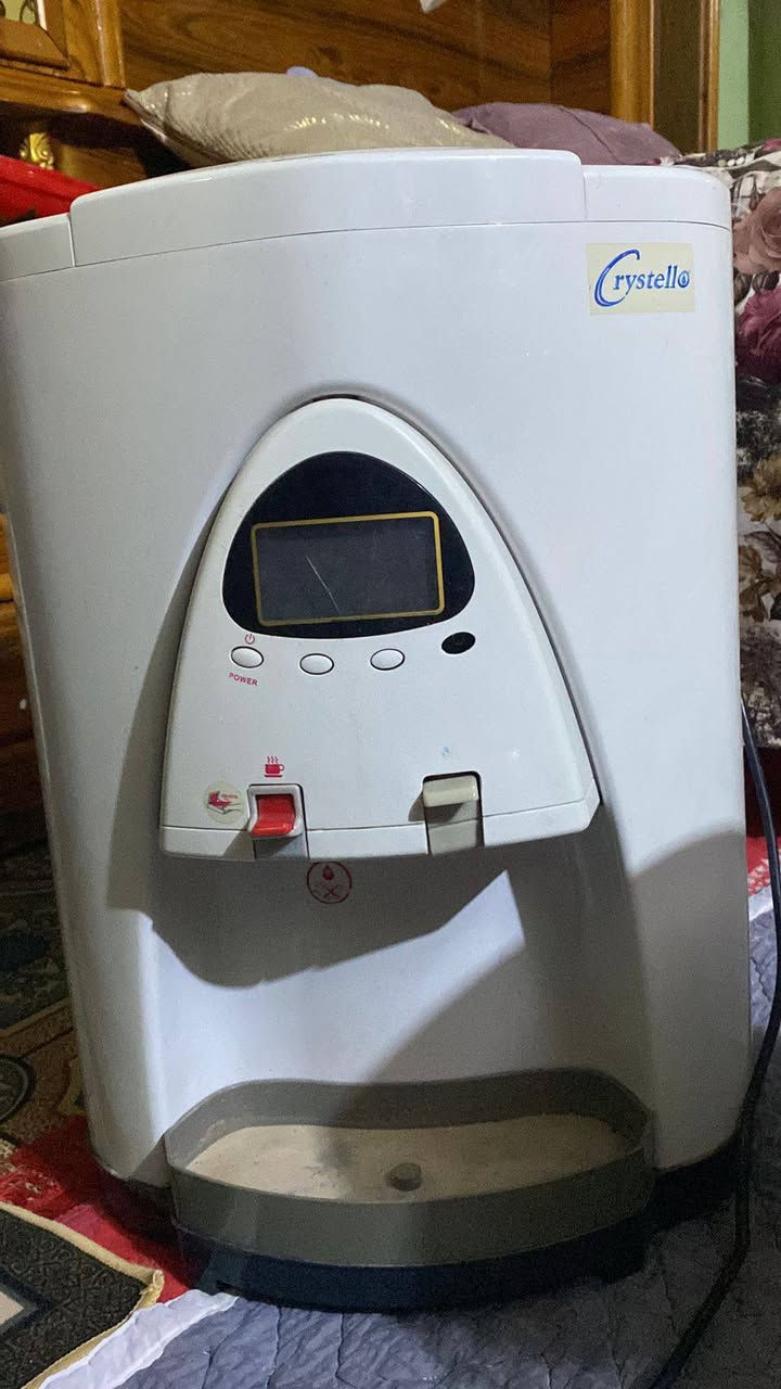 فلتر مياه وتبريد ماء . طعم مياه افضل من مياه لؤلؤه النوعية الاصليه أول ما نزل . شركه . كريستيل. سعره شتريته ب 13 ورقة . حاليا لا مستخدم و نظيف جدا 
سعره حالي. 300 ألف . وبي مجال 
المكان الرمادي جزيرة البوعساف 
هاتف. ***********
