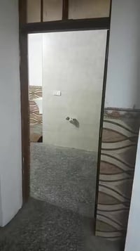 شقة سكنية للايجار طابق ارضي تحتوي الشقة  على   غرفة وصالة ومطبخ مفتوح ...