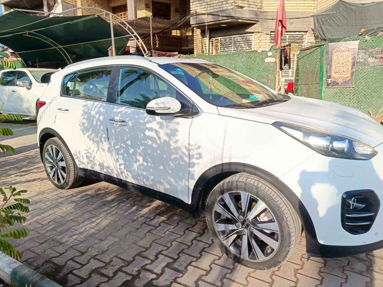 سلام عليكم 
سبورتج مديل 2018 خليجي 
سيارة جديدة بس مجرد بارد بسيط بل باب الإمامي 
دخل عسلي 
حساسات 
كامرة وشاشة
مري شفط 
سيارة بسمي 
مكاني بغداد شعلة 
سعرة ١٨٠ $
للاستفسار ***********
