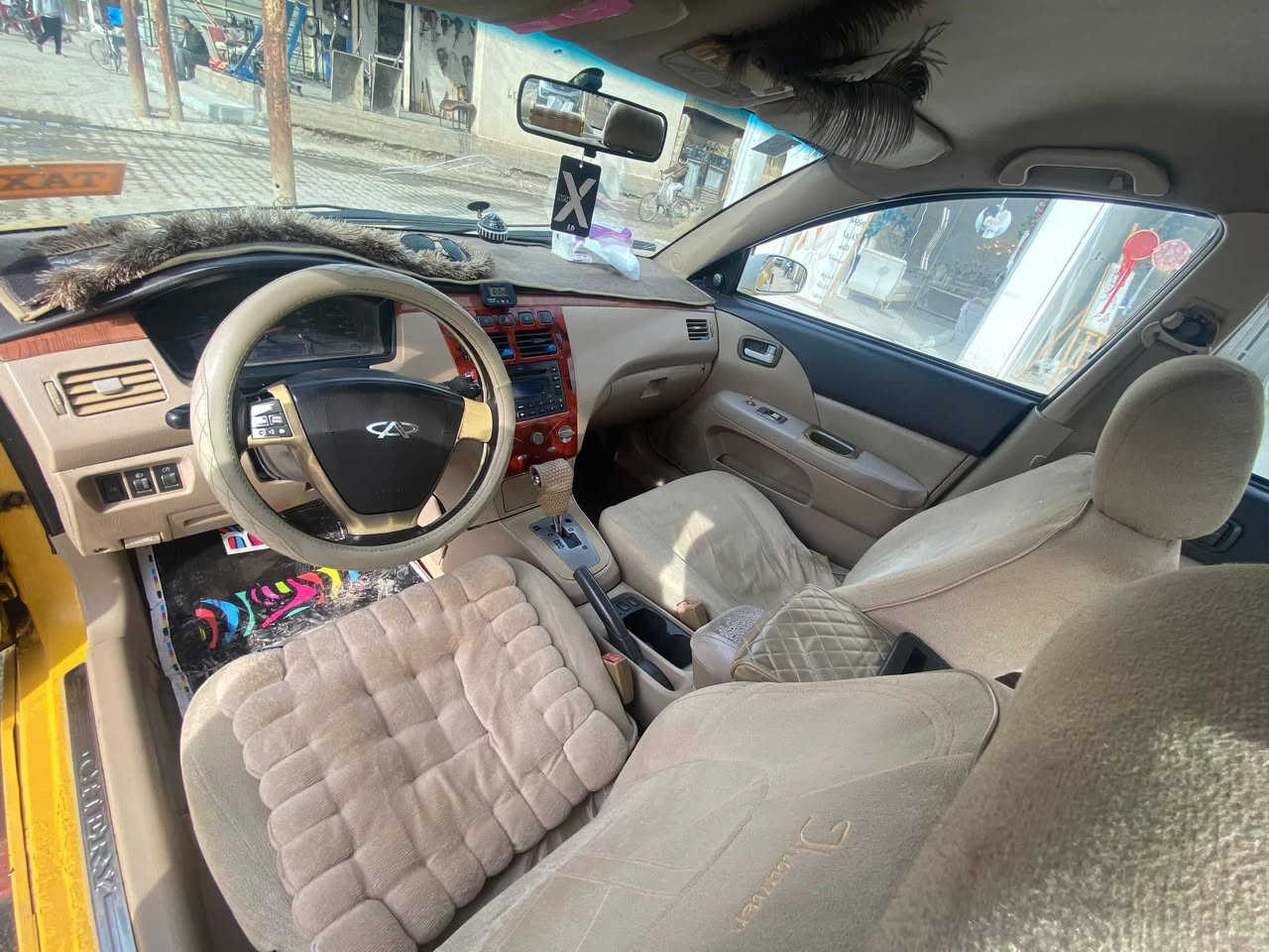 السلام عليكم
سيارة شيري A5 2011
محرك وكير اوتوماتيك محور كورولا 
1600cc مابيهة تبريد هيئة مصفرة سيارة صافية مابيهة مشاكل نضافة داخل وخارج 
السعر 38ورقة وبي مجال للشراي اتصال 
***********
***********
