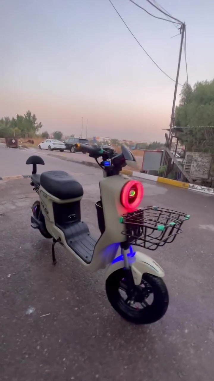 سلام عليكم ورحمة الله وبركاته شباب
دراجة R9 ولي بس الدسك الخلفي يتحرك والبطاريات وحدة منهم ضعيفه واني مشتريها ب 650الف واريد أبيعها ب 500 وبيها مجال 
الرقم للستفسار ***********
