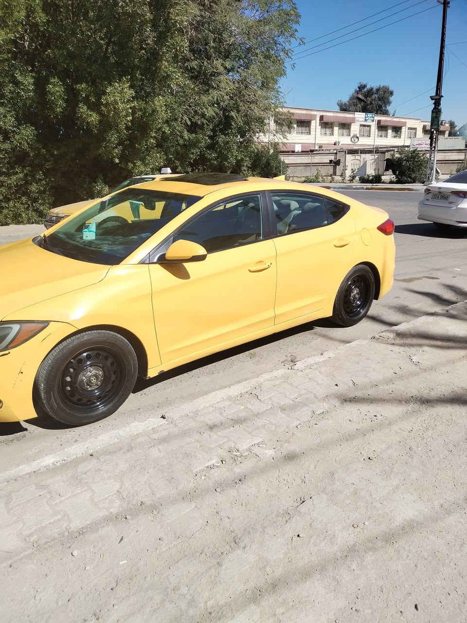 السلام عليكم الانترا موديل 2018 وارد امريكي حادث بنيد نفس راجع  وجاملق تبديل اصلي نفس لون  شرط بدون  كفاله شواصي و لغود 
مكينه وگير وتخم تاير وصدر خير من الله
منضومت غاز بيه كامله  
فول مواصفات واحد ع واحد 
سنويه بسمي مصفر من كلشي 
سعر 122وبيه مجال 
مكان بغداد سيديه 
***********
