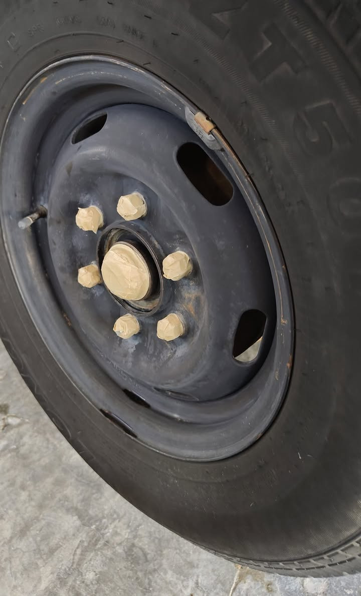 بولش دقيق جدأ
😁😁
صبغ الشاصي بالكامل 
مع تغليف جميع لاستيك الصدر والبراغي ورقم الشاصي 
صبغ الدرع الخلفي 
جلي المازدات 💎💎
تكحيل جميع الشخوط🖌️
محطة جمبزه ،🚙
***********
قبل جزيرة بغداد السياحية 
https://www.facebook.com/Jambaza.cars/
