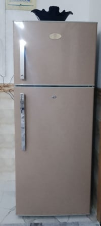 ثلاجة • حجم كبير • يحتاج موتور