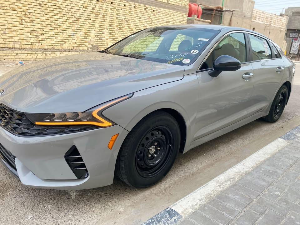 السلام عليكم بيع او مراوس 
اسمنتي K5 Gtline 2021 
داخل احمر معوقين بغداد 
بدون ايرباك تبديل قبق صندوك وجاملغ صبغ وهنا بيها خشم البنيد صبغ سياره جاهزة ونظيفة تبريد مكينه كير خير من الله 
مكاني بصرة 142 وبيها مجال 
***********
