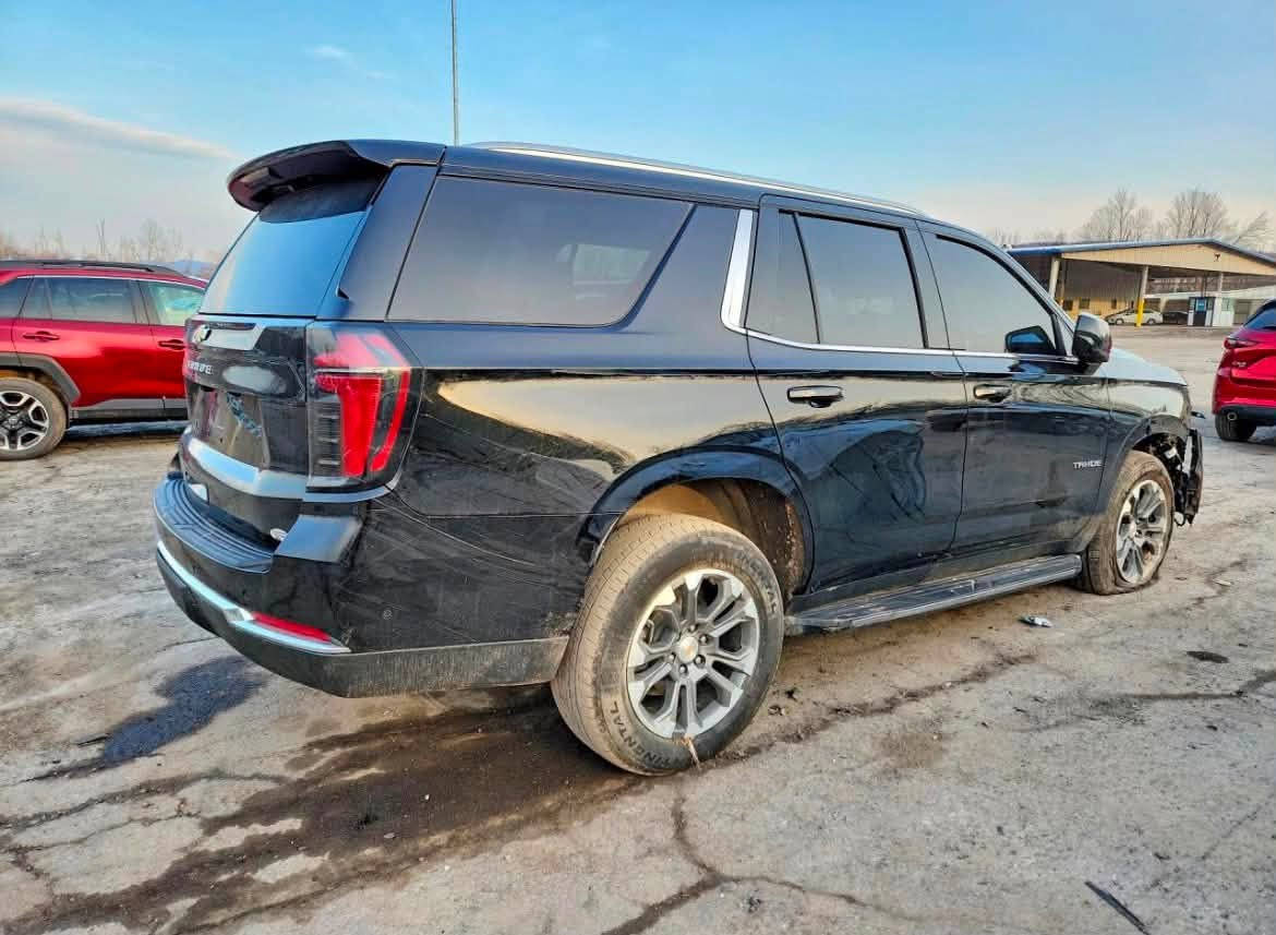 🚙 للبيع | Chevrolet Tahoe LS 2025 🇺🇸🔥
📦 مدة الوصول إلى العراق: 55–60 يوم — المركبة حالياً داخل أمريكا 🇺🇸

💵 السعر: 46,000 دولار — 460 ورقة 💰
(شامل النقل + الكمرك + التخليص الكمركي + الضريبة) ✅

🎖️ سعر حملة كتاب ذوي الشهداء:
💵 39,000 دولار — 390 ورقة 💰
(شامل النقل + الكمرك + التخليص الكمركي + الضريبة) ✅

📄 الحالة: حادث بالدعامة الأمامية فقط، وباقي السيارة بحالة جيدة.

📍 العداد: 38,989 MI

🔍 تفاصيل المركبة:
• الفئة: Chevrolet Tahoe LS 2025 ✨
• المحرك: V8 سعة 5.3 لتر ⛽
• ناقل الحركة: أوتوماتيك 10 سرعات ⚙️
• اللون الخارجي: أسود 🖤
• اللون الداخلي: أسود 🖤

✨ أهم المميزات:
• شاشة لمس 17.7 إنج
• عدادات رقمية 11 إنج
• Apple CarPlay وAndroid Auto لاسلكي
• كاميرا خلفية
• حساسات خلفية
• تشغيل بصمة (Push Start)
• دخول ذكي (Keyless Entry)
• مثبت سرعة (Cruise Control)
• تحذير الاصطدام الأمامي
• مساعد الحفاظ على المسار
• فرامل طوارئ أوتوماتيكية
• مكيف أوتوماتيك
• 8 مقاعد مع إمكانية طي الصفين الثاني والثالث
• مصابيح LED أمامية وخلفية

📲 للحجز والاستفسار:
👉 https://wa.me/message/CZHHU4Y7NCNYE1


**إذا كنت صاحب هذا الإعلان وتريد حذفه لأي سبب، رجاءا أرسل رسالة إلى الدعم الفني**