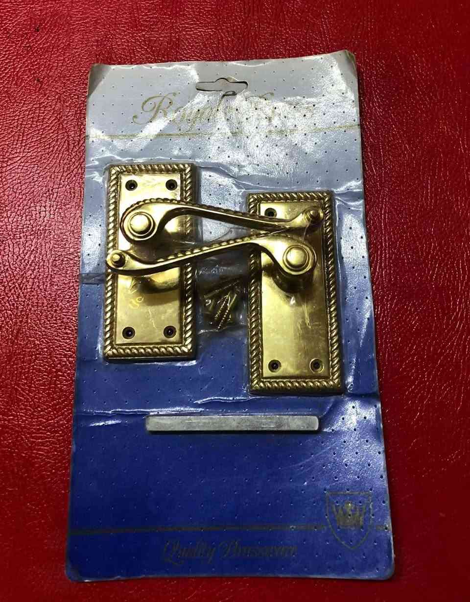 قطع نحاسيات متنوعة كل وحدة وسعرها متوفر توصيل للغزالية 4,000


**إذا كنت صاحب هذا الإعلان وتريد حذفه لأي سبب، رجاءا أرسل رسالة إلى الدعم الفني**