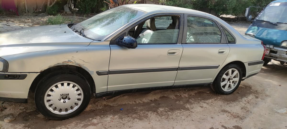 سلام عليكم فلفو حجم 80البيع سياره حلوه ونضيفه كربايات كله شغاله بس خلل كطعت قايش تايم كيس تبريد شغال ثلج سياره جاهز عوزه بس قايش حبتله حته كور حاويه جديد السعر 13ورقه وبيه مجال رقم ***********بي وتساب
