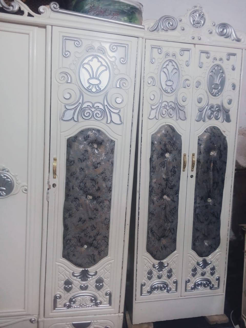 مكلف بالنشر غرفه ماليزي لون ابيض مطعمه نضيفه للبيع العنوان حي العسكري قرب صيدلية الماس بالفرع للاستفسار عل رقم 📱  ***********
