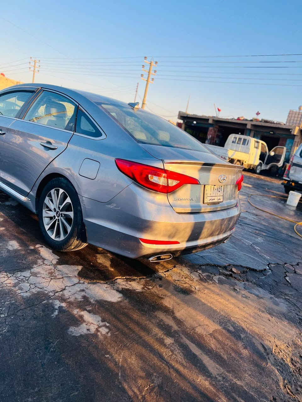 السلام عليكم للبيع  سوناتا 17 سبورت ورد امريكي صور الحادث موجوده السعر115 وبيه مجال الشراي يتصل على الرقم*********** رقم صاحب السياره مارد على الفيس
