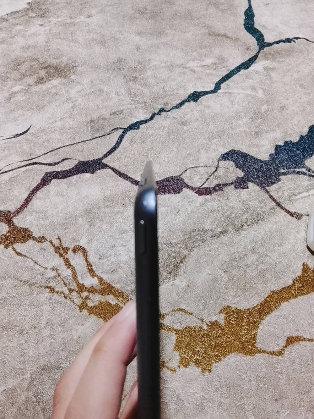 السلام عليكم ايباد 9 مساحة التخزين 64 نضيف وما مفتوح وكدامك موضح النضافه مالته 
**التواصل واتساب فقط 