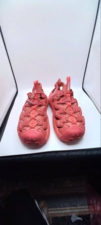 HOKA أصلي • مقاس US11 • لون أحمر