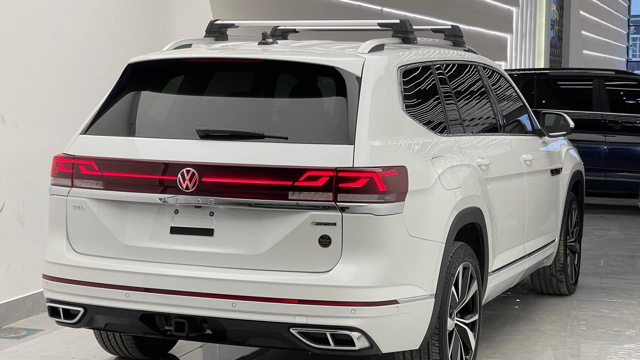 Volkswagen Atlas SEL Premium R-Line 2024
‎عداد المسافة : 27 الف مایل 
‎ضرر : جملغ خلفي و باب سائق صبغ بدون دواخل 
‎ارباك دشبول و ستیرن سلیم💯✅
‎دعامیە و رادیترات و بجم کلة بلادي بشرط
1V2FR2CA6RC547798

‎اعلی المواصفات  atlas 1/1 :
‎سقف بانوراما
‎داتاشو 
‎بصمة تشغيل
‎بصمة أبواب
‎تشغيل عن بعد (Remote Start)
‎صندوق شفط كهربائي
‎رادار أمامي (تحديد مسار)
‎رادار جانبي (نقاط عمياء)
‎رادار خلفي (تحذير من الاصطدام)
‎كاميرات محيطية 360°
‎سستم سماعات FENDER
‎تحكم وضعيات القيادة Drive Modes 
‎اوتو بارك Auto Park
‎تبريد مركزي لمس
‎كشنات ميموري
‎كشنات جلد
‎کشن تدفئة و تبرید
‎هاند بريك بصمة
Android Auto 
Apple Car Play 
‎مانع انزلاق+ABS
‎شاشة كبيرة لمس
‎حساسات خلفية+ كاميرا 
‎تحكمات استيرن
‎اوتو ستارت Auto start 
‎اوتو ستوب Auto Stop 
‎وبقية المواصفات المعروفة
‎‏‎ 
‎مکان سیارة اربیل
‎‏‎سیارة بدون رقم تترقم شمالي 
‎‏‎‏‎للاتصال والاستفسار
‎☎️*********** اسیاسیل
‎*********** كورك
