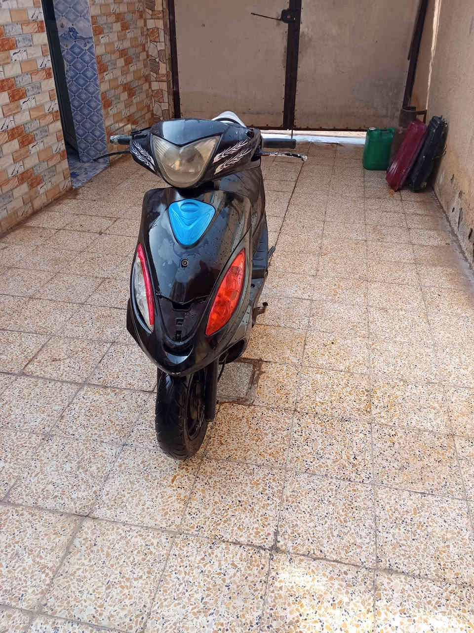 السلام عليكم عندي دراجه كامكو كوري للبيع أو مراوس دراجه نضيف ماعوزه شي السعر 250 عنوان كوت حي السياسين للستفسار الاتصال بالرقم ***********
