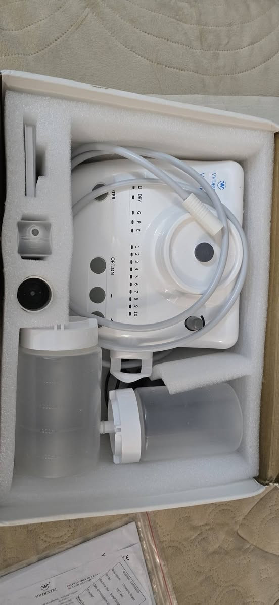 سكيلر جراحي
يتميز بوضعيات عمل مختلفة تشمل التنظيف (G)، وعلاج دواعم السن (P)، وعلاج قناة الجذر (E).
يحتوي على نظام تتبع تلقائي للتردد لضمان أداء مستقر.
يمكنه استخدام محاليل طبية خاصة مثل بيروكسيد الهيدروجين أو الكلورهيكسيدين من خلال نظام إمداد المياه الأوتوماتيكي لتعزيز فعالية العلاج.
يأتي مع قبضة (handpiece) قابلة للتعقيم في الأوتوكلاف لمنع التلوث المتبادل.
للأستفسار *********** م مصطفى حسن
