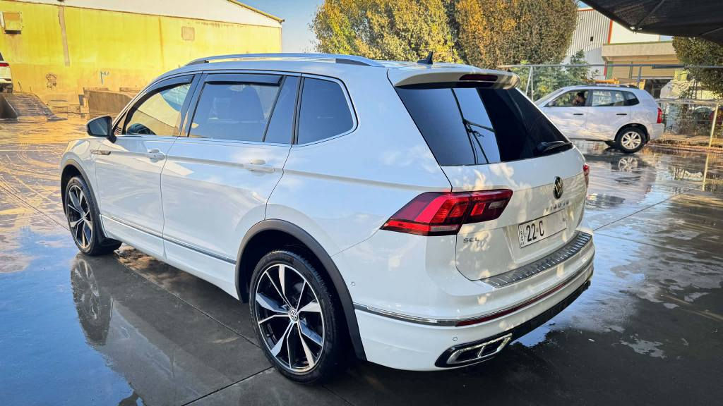 ڤۆڵکسواگن
تیگوان, 
SEL Premium R-Line, 2022
ماوەی ڕۆیشتن : 60 هەزار میل
بۆیاغ: بۆنید بۆیاغ
پستۆن: 4 پستۆن
بزوێنەر: 2.0
 پەڕەشوتەکان سەلامەتن 
کامێرای دواوە - پانۆراما - ڕاگری نشێوی - کامێرا ٣٦٠ - حەساس - گەرمکەرەوە و ساردکەرەوەی کوشن - سلاید - بەسمە - دیاریکرنی خێرایی - شاشە - سیستەمی کلیلی زیرەک - ٦ پەڕەشووت - لایتی پێشەوەی زینۆن - لایتی پێشەوەی لید - AWD - ڕادار - بلاجکتۆر
ناونیشان: چوارقورنە
نرخ/ ٢٤٨ 
☎️  *********** - *********** رانية, السليمانية
