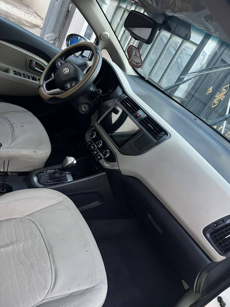 للبيع كيا ريو 2012 خليجي 🚗
المواصفات:

- محرك 1600
- بارد (مكيف ممتاز ❄️)
- جام لغ أمامي
- عكس السايق
- رقم بغداد
- فول مواصفات (عدا البصمة)
- ممشى 148 ألف

السيارة نظيفة وجاهزة للاستخدام، ما تحتاج صرف.

📍 الموقع: بغداد
📞 للاستفسار: ( *********** )

السعر: (105 وبيها ومجال بسيط )

الي جاد يتفضل يتواصل.
