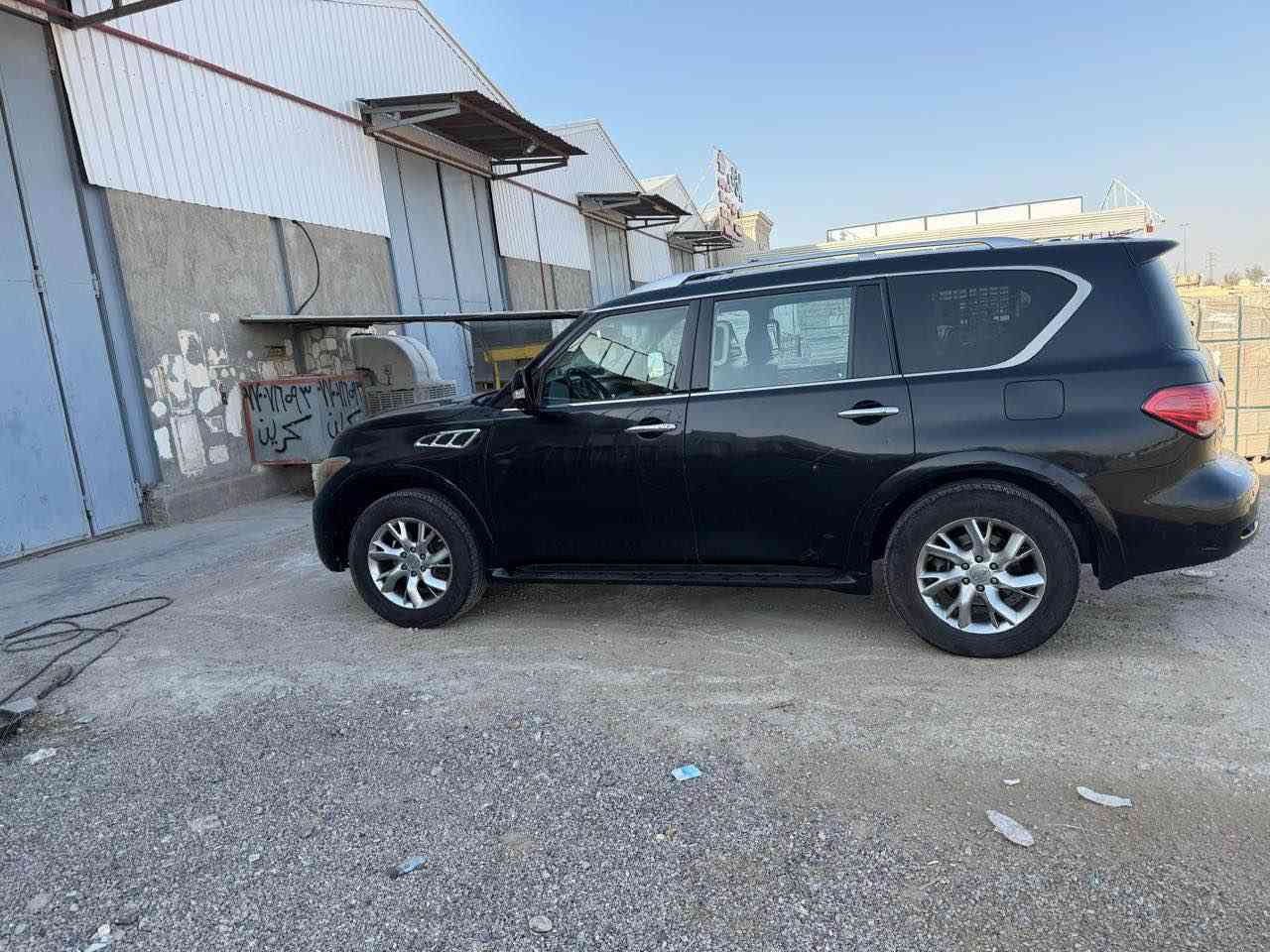 (ملاحظة السيارة بيع فقط بدون مراوس )انفنتي QX56 موديل 2012  وارد امريكي  رقم بغداد للبيع ا …. 
حادث لبيبان جهة الصدر وربع الدعامية الخلفية صبغ فقط والباقي مكفول
تحويل ثاني يوم
مواصفات السيارة :
▪️فول ماعد الادار
▪️ماشية : 186الف كيلو متر حقيقي قابل للزيادة
▪️محرك 8 سلندر 5600cc 
▪️كراسي جلد + كهرباء (تدفئة )
▪️استيرن كهرباء 
▪️جنطة كهرباء
▪️ابواب بصمة 
▪️ مثبت سرعة 
▪️حساسات امامية وخلفية 
▪️نقطة عمياء
▪️4 كامرات 360 درجة 
▪️3 شاشات 
▪️ويل كب كروم ٢٢ انش 
▪️فور ويل 4*4 + دفلوك 
▪️فتحة سقف 
▪️وضعيات قيادة متعددة 
▪️٦ قطع تبريد 
▪️مرايا كهرباء + اشارات جانبية .
▪️مصابيح متحركة  داينمك
وبعد بيها هواي مواصفات
العنوان : بغداد  
السعر : 140ورقة وبيها مجال 
باتري جديد
سيارة جاهزة  
للاستفسار اكثر الاتصال على … 

 *********** بغداد, العراق
