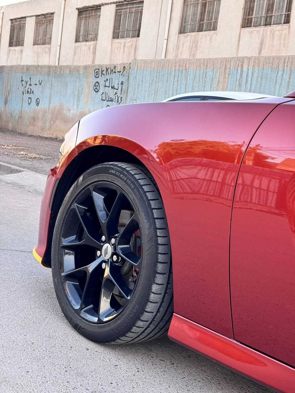 السلام عليكم 

جارجر GT 2021 

خليجي شركة هارلم لون مميز مشمشي ماشية 60 الف ميل السياره بيها بنيد صبغ + نص الجاملغ الخلفي صبغ بدون ايرباك او شاصي او داخل كله بشرط كير مكينة كفاله السياره جاهزه من كلشي 

✅المواصفات ✅

سوبر تراك شاشة كاميرا  بصمه شفتات ستيرن  سلايت  تدفئة  كشنات امامي 
 تدفئة ستيرن  لايت زنون تشغيل عن بعد حساسات خلفية 

العنوان / بغداد  

 السياره رقم دهوك سنوية وهزة جديد تحويل ثاني يوم 

📞للاستفسار 
***********
