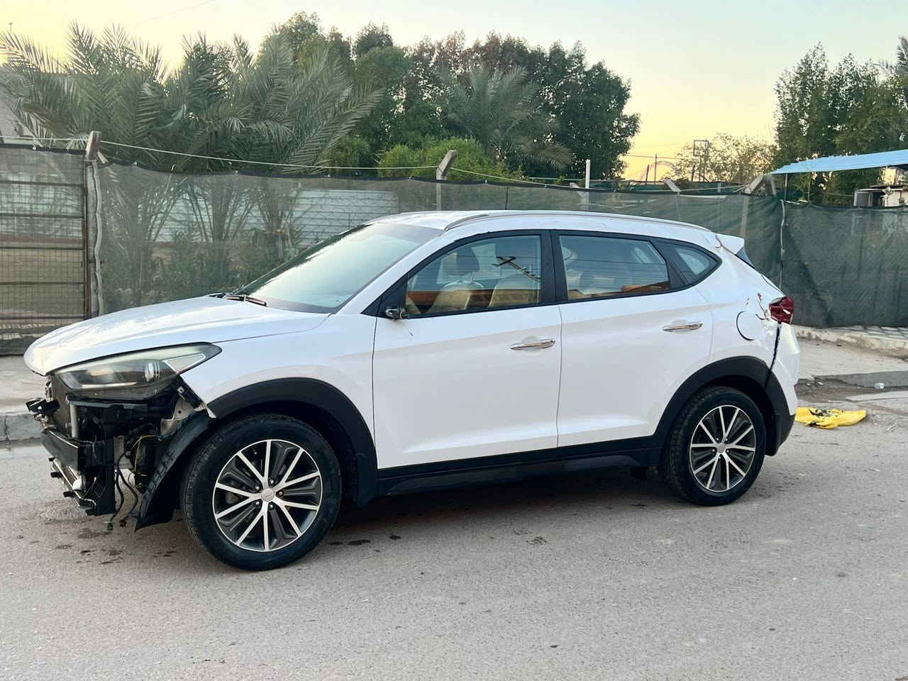 السلام عليكم توسان موديل ٢٠١٧ رقم بغداد  خليجي بيها حادث كما موضح بالصورة سياره شغالة وتمشي  تباع على هذا حال مكان بغداد سعر ١٠٥ ورقه وبيها مجال شراي الاتصال *********** ثاني *********** بغداد, العراق
