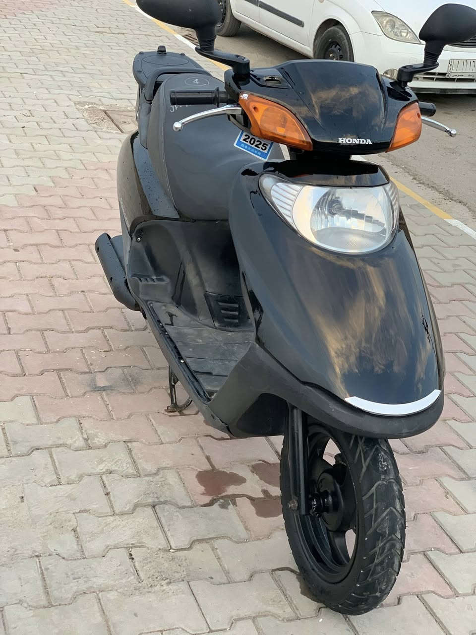 السلام عليكم سبيسي ياباني نظيفة وحلوه كهربائيات كلها شغاله سلف هندر كيلو متر طوافه بانزين قفل جنطه قفل ستيرن دراجه اول فتحه له رايمر كل نقص مابيها 

العنوان كوت داموك شارع الطشاش 
الهاتف ***********
