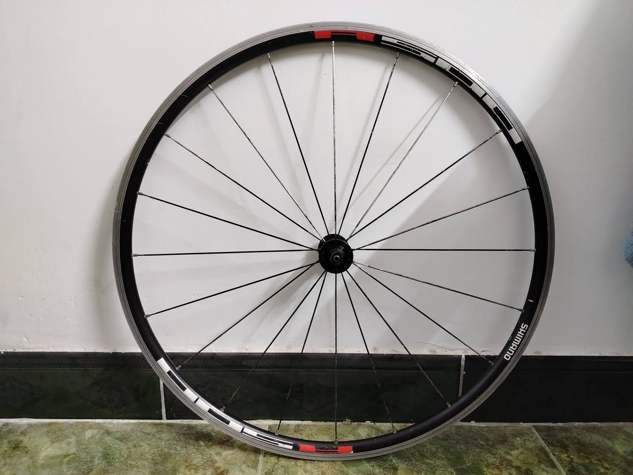 متاح وياله شيمانو R500
المواصفات : wh-r501
النوع: عجلات "كلينشر" (Clincher)   الألمنيوم.
المقاس: 700c، 28.
الصوت : 2 بنط عادي
التوافق: تتوافق مع أنظمة السرعات (Cassette) من 8 و9 و10 سرعات من شيمانو.
التصميم:  الأمامية  20 سلكاً (Spokes)،   الخلفية  24 سلكاً.
الوزن:  وزن العجلة الأمامية حوالي 890-920 جراماً تقريباً
النظافه 90٪ 
السعر خاص
مكاني النجف


**إذا كنت صاحب هذا الإعلان وتريد حذفه لأي سبب، رجاءا أرسل رسالة إلى الدعم الفني**