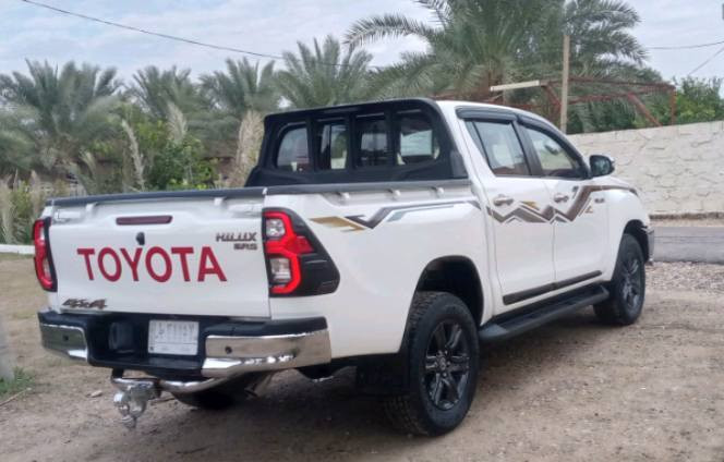 السلام عليكم للبيع تويوتا هايلوكس 2024 فورويل رقم بغداد  بصمه تبريد قطعتين مكفولة كفاله عامه جاهزه من كلشي العنوان بغداد رقم الهاتف ***********
