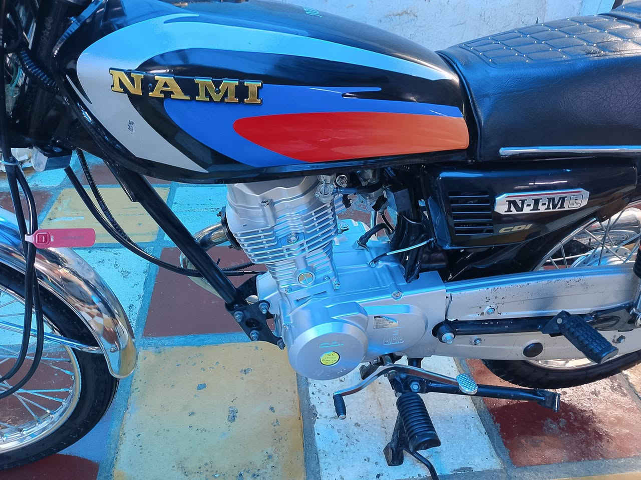 السلام عليكم دراجه نامه امتياز للبيع موديل 26 صار لها شهرين من طالعه من الوكيل مقفوله كفاله عامه مكاني حله شارع 80 والسعر 680 وبيها مجال والاتصال على هذا الرقم ***********
