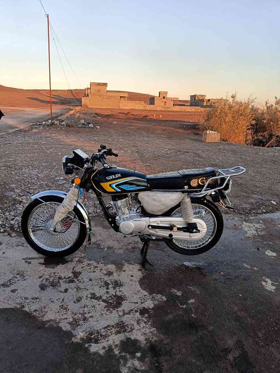 السلام عليكم
دراجه سولنك موديل 2025صار شهر مشدود 
كله وضع شركه ما ناقصه برقي الدراجه حيل نضيفه 
السعر المطلوب 700وبي مجال ***********
خاص ما اجاوب بنوبه مكاني القياره قريه الحاج علي
