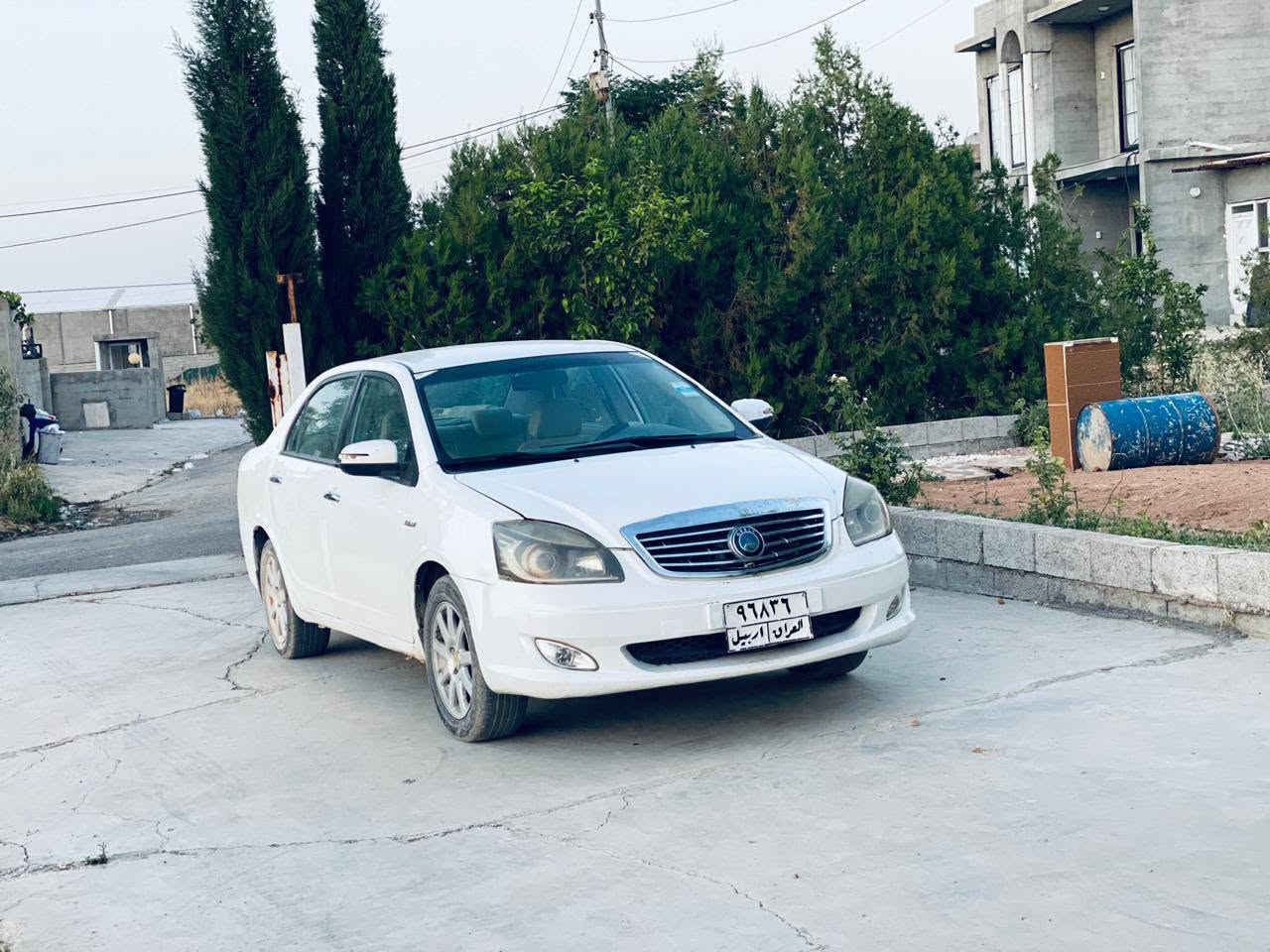 جيلي (٢٠١٤)أوليات شكل مارسيدس گئرو مه كينه بيلادي به شه رت پئش و پشتي كه پسه سياره اولياته به ناوناكرئ نه حجز نه غرامه ي له سه ر نيه سه نه وي خوشي له گه له سعر ٤٠  مجال ***********/***********
