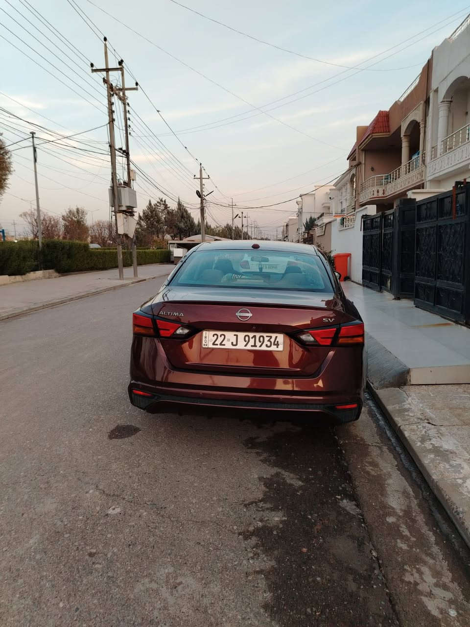 السلام عليكم  للبيع : نيسان ألتما موديل 2023NISSAN ALTIMA نظيفة جدا ً مال جناي   رقم اربيل دولي مواصفات فول ما عدا فتحة  السقف
-شاشة لمس 
-تشغيل عن بعد 
- انظمة امان توقف للأقتراب من العوائق او السيارات الاخرى 
- حساسات امامي وخلفي 
- كاميرا خلفية 
- تحذير الخروج عن المسار 
-رادار ونقطة عمياء .. 
ومواصفات اخرى كثيرة 
السيارة غنية عن التعريف وحلوة 
وارد ضررها جاملغ خلفي جهة السايق كما موضح بالصورة الاخيرة 
عداد المسافة 96 الف كم. 
السعر المطلوب 170 
للأستفسار اكثر ***********
***********
