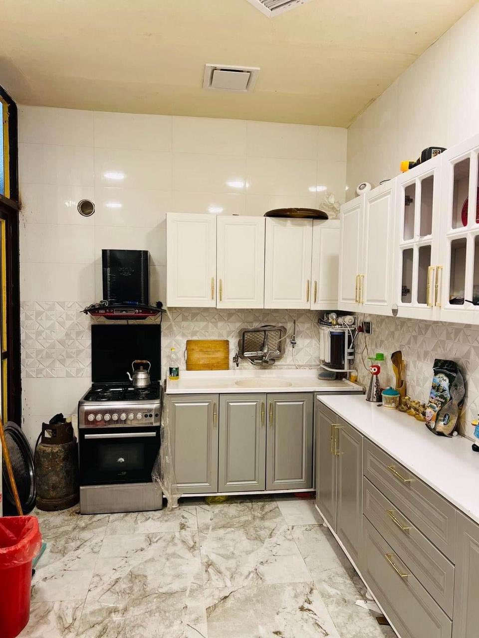 سلام عليكم يوجدلدينا دار للبيع في حي الامام قرب شارع سنتر الأسعار بناءً حديث
المساحة ١٠٠ متر طابوصرف 

المحتويات طابقين٣غرف نوم صالة هول مطبخ صحيات بناءً حديث ٢٠٢٤ 

السعر ٢٤٠ مليون 

الاستفسار عل الرقم ***********

مكتب عقارات 🏡 الزيتون 

العنوان المكتب الزيتون شارع60 مدخل حي الحسين الكرامة الشارع مقابل مدينة حمورابي السياحية مقابل ستوديو مصور دبي مقابل صيدلية نارنج
