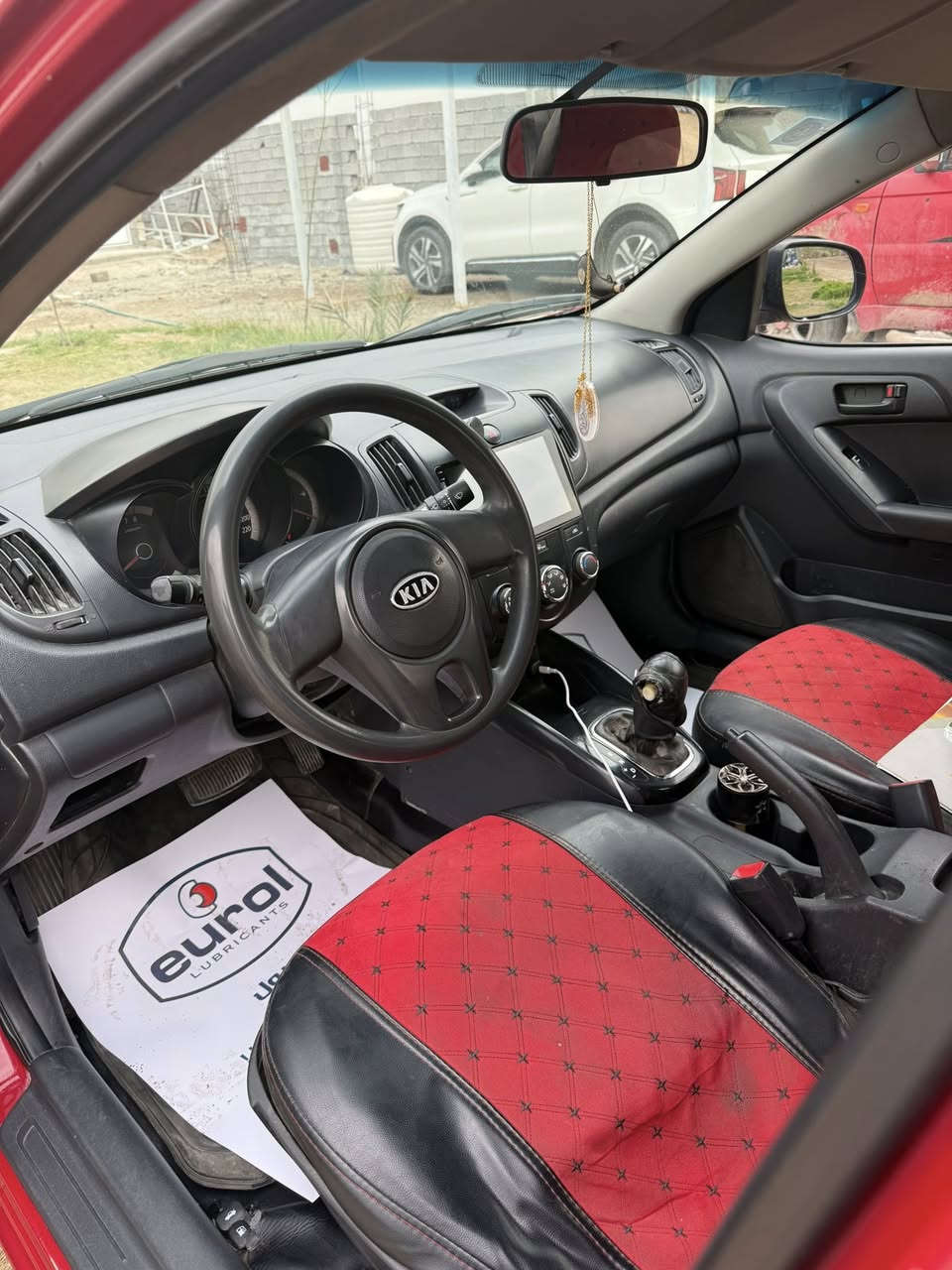 السلام عليكم سيراتو 2013 مكفوله من الصبغ و الضربه بيها فقط بارد وجراد خفيف مثل ما موضح بالصورة رقم بغداد بأسمي 
مكاني بغداد البياع تقاطع درويش . السعر ( 93 ) ماشيه 216 
كير محرك مكفول تبريد ثلج تدفئه كلشي شغال على وضع الشركه . *********** 
***********
